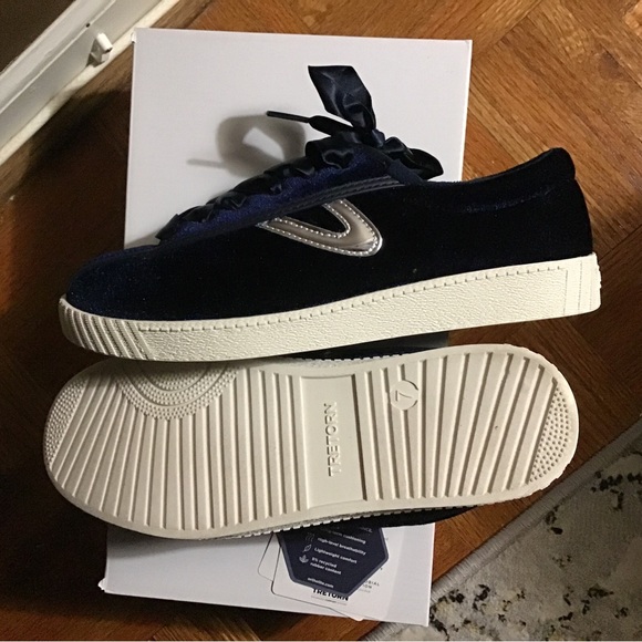 NIB TRETORN Nylite Navy Velvet Upper Sneakers 7M navy and silver ribbon lace up - Picture 7 of 11